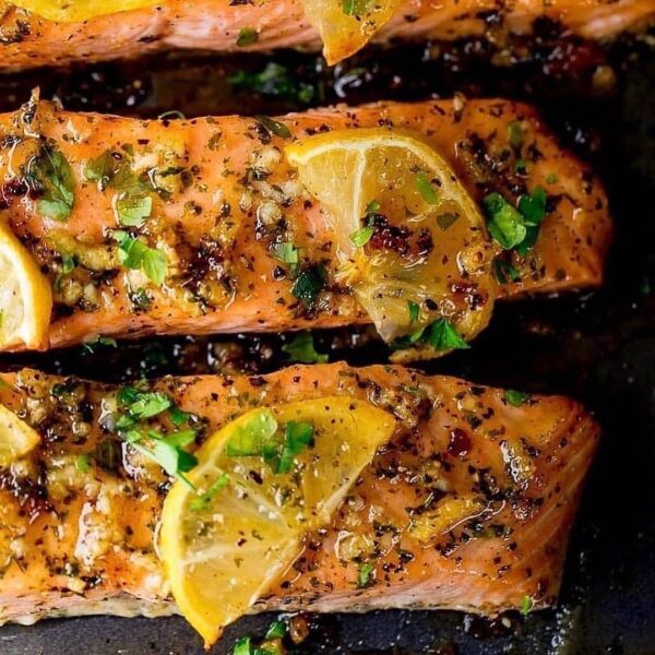 Запечённый лосось с мёдом и чесноком