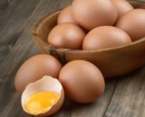 Яйцо куриное деревенское