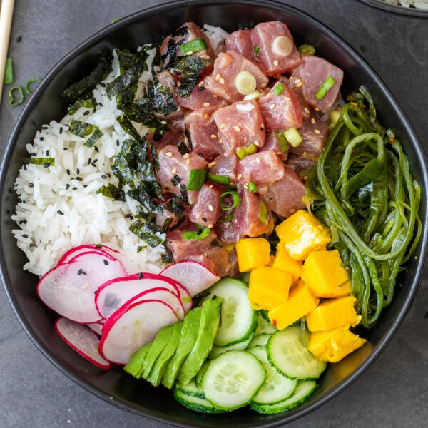 Поке с лососем по-гавайски